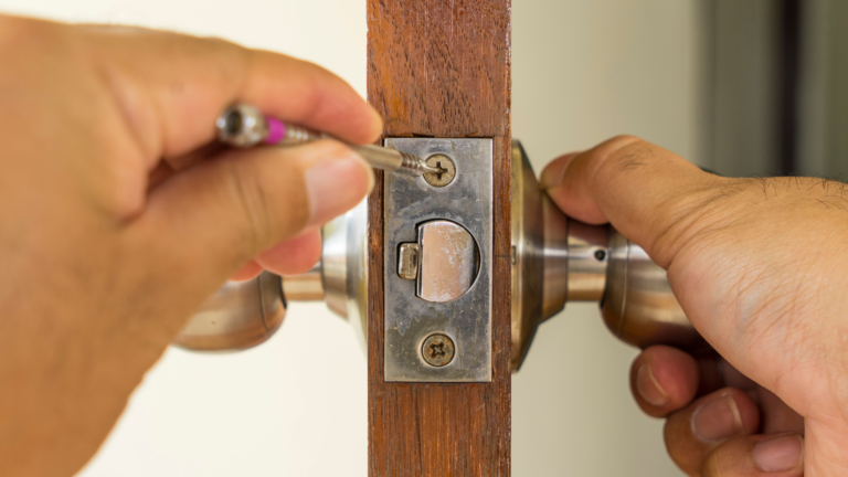 Emergency? In Auburn, CA, get in touch with a 24-hour locksmith service right away!